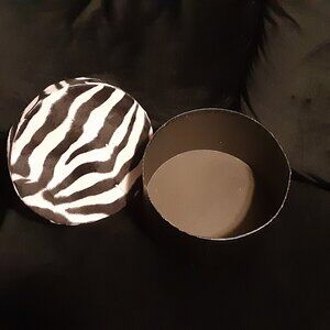 Zebra hat box